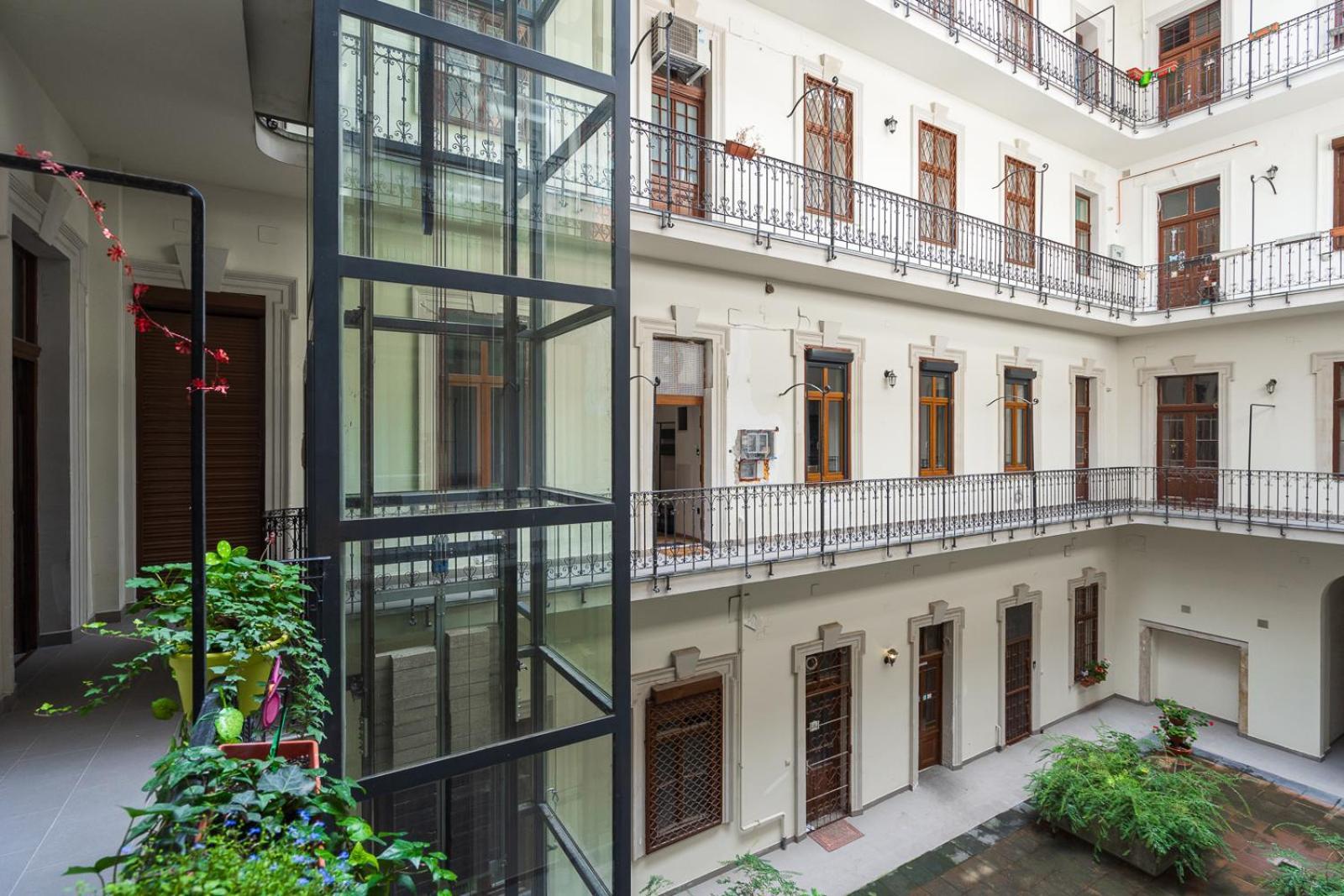 Luxury Peaceful Apartment By The St Stephen'S Basilica Budapesta Exterior foto
